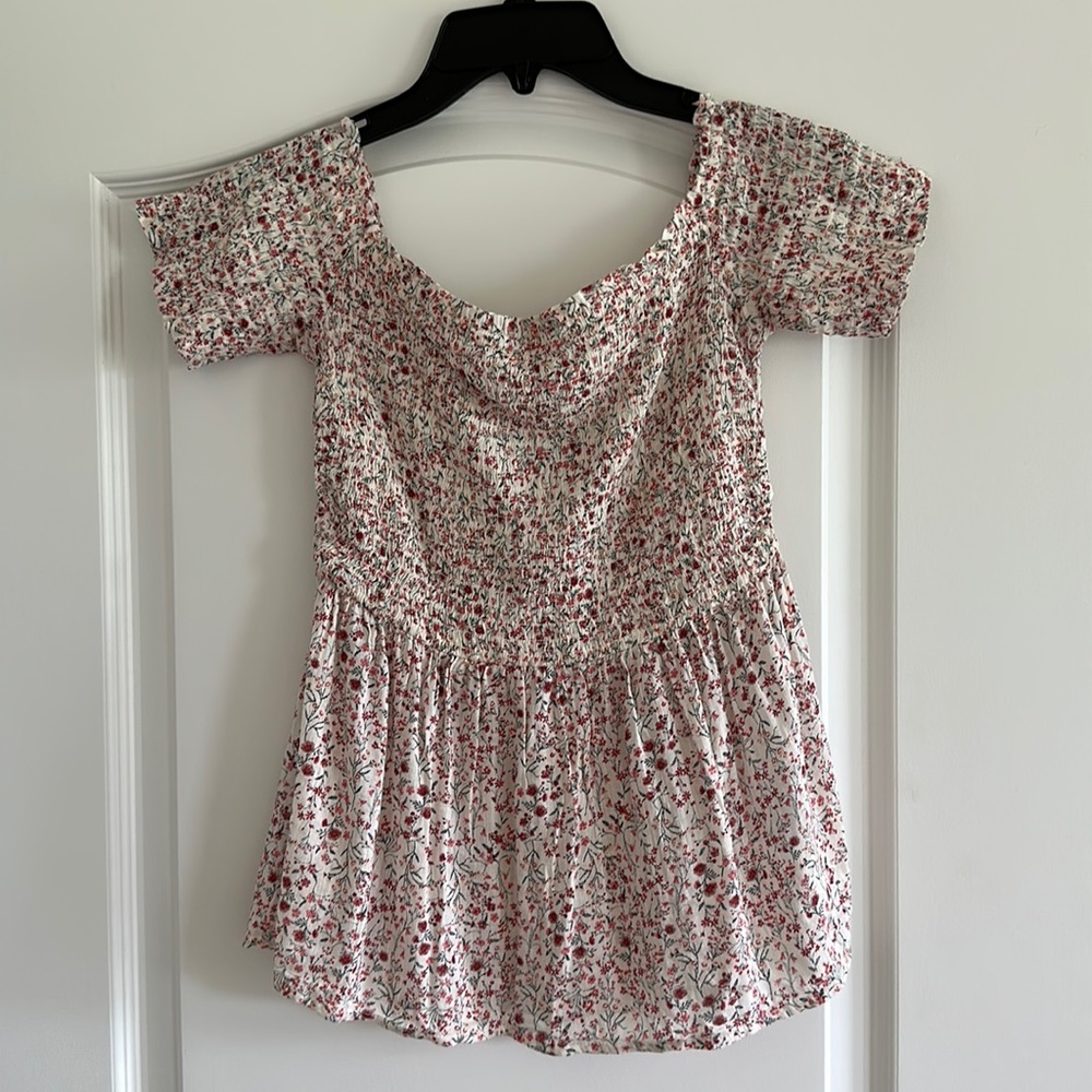 Old Navy floral off-the-shoulder top, size XS